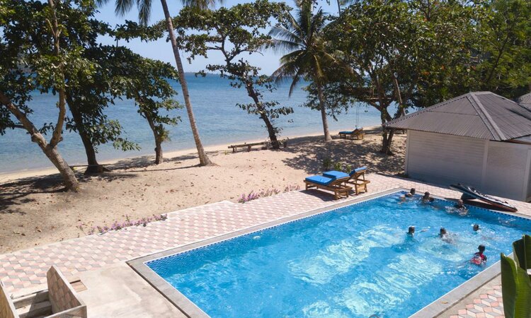 Sulawesi: White Sands Beach Resort Lembeh - Resort pool