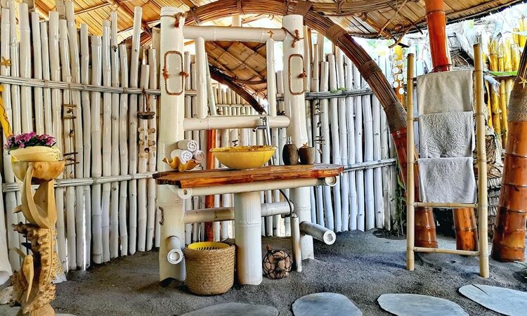 Bath in Beach Bungalow, Coconut Garden Beach Resort - Flores Island