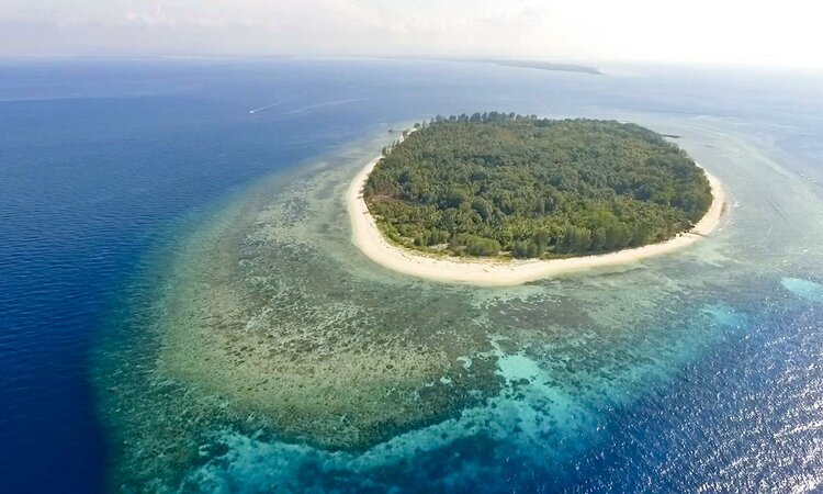 Molukken - Morotai: Metita Beach & Dive Resort aus der Vogelperspektive