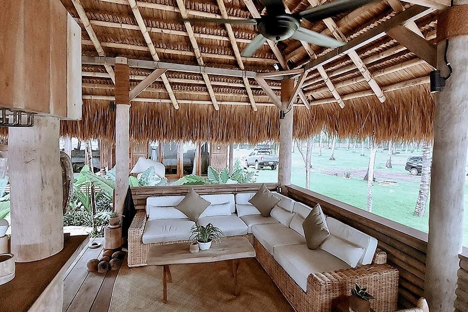 Sumba Beach House: Restaurant Pavillon mit gemütlichen Sofas