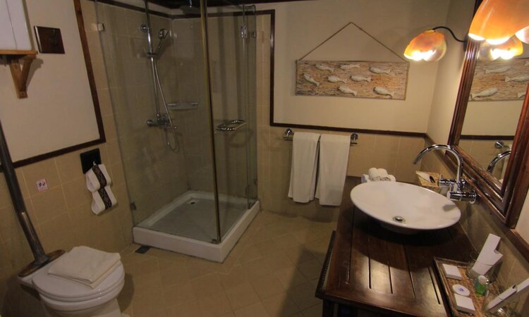 Sumbawa Island, Samawa Seaside Cottages: Four Bedroom Cottage Interior View Bathroom