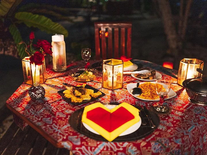  Raja Ampat Biodiversity Nature Resort, Restaurant: Beach Candlelight Dinner