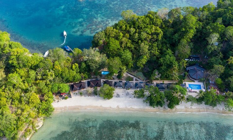 Sulawesi: White Sands Beach Resort Lembeh - Resort aus Vogelperspektive