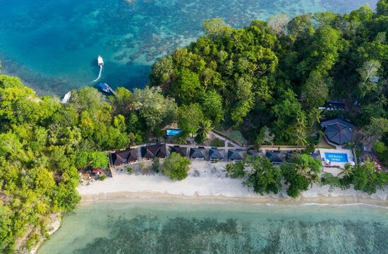 Sulawesi: White Sands Beach Resort Lembeh - Resort aus Vogelperspektive