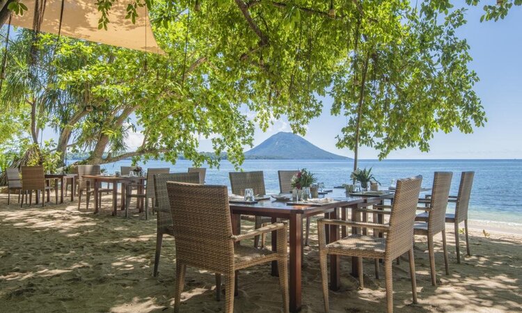  Beach dining in the dry months at Siladen Resort & Spa