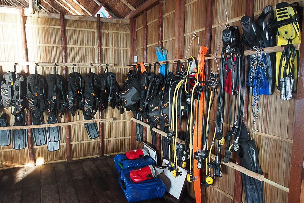 Papua Explorers Dive Resort: Tauchzentrum mit Leihausrüstung