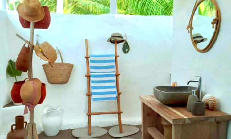 Beach House Bad im Coconut Garden Beach Resort, Insel Flores