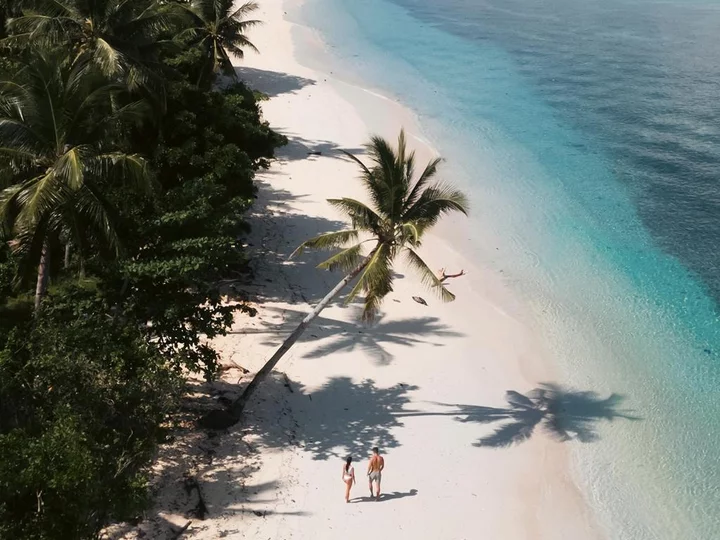 Sulawesi, Indonesien: Gangga Island Resort & Spa at white sandy beach