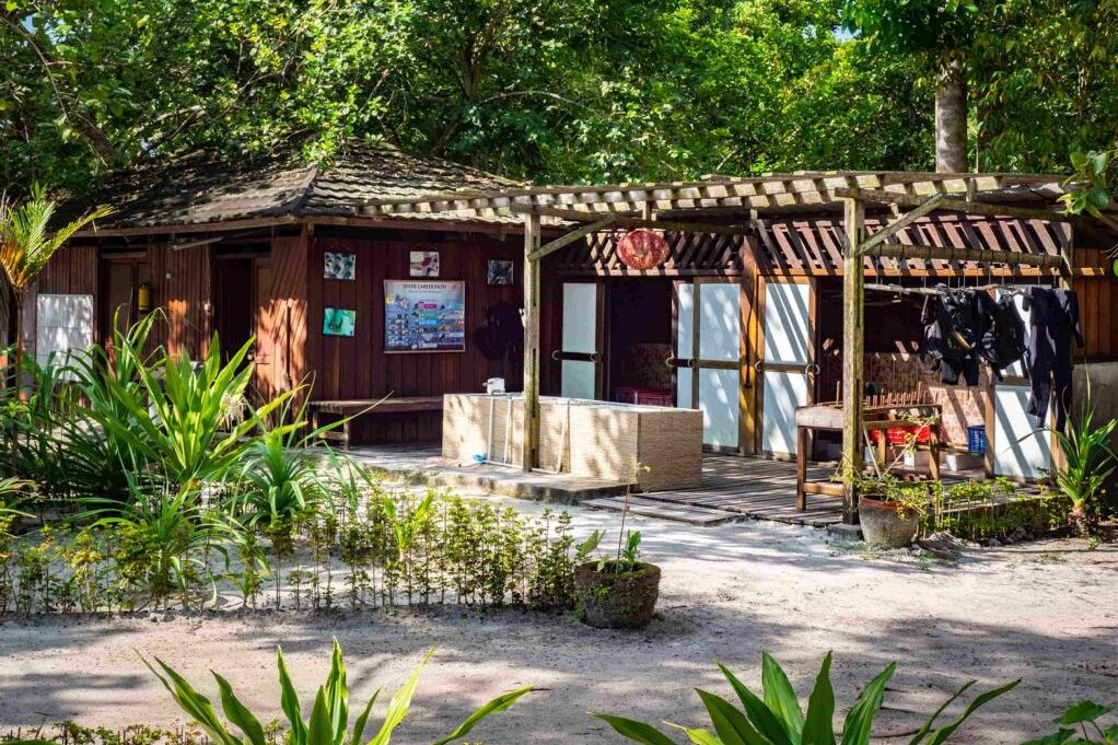 Raja Ampat Biodiversity Nature Resort: Tauch Center