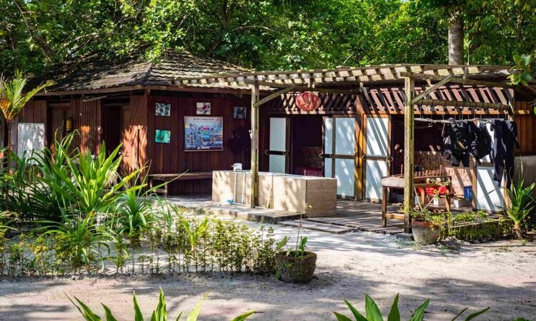 Raja Ampat Biodiversity Nature Resort: Dive Center