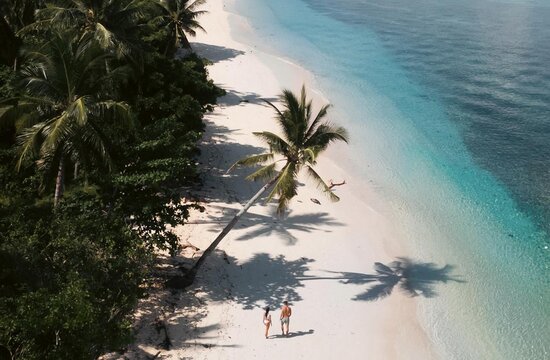 Sulawesi, Indonesien: Gangga Island Resort & Spa at white sandy beach