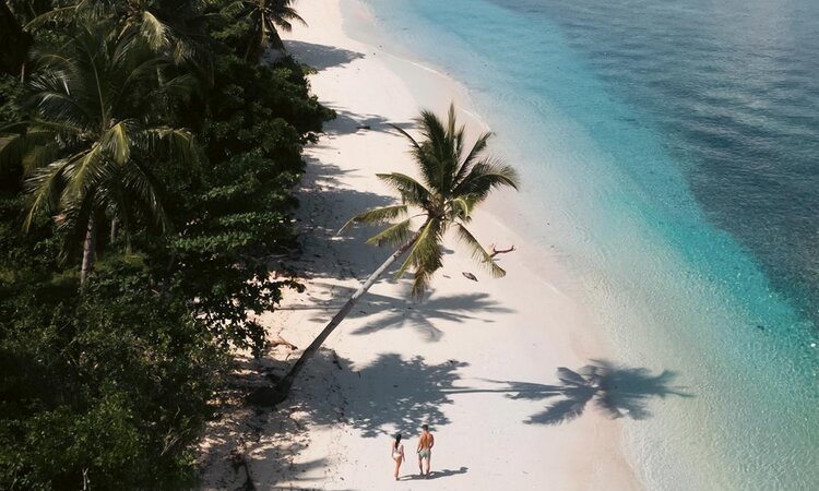 Sulawesi, Indonesien: Gangga Island Resort & Spa at white sandy beach