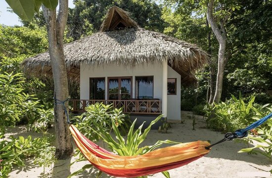 Selayar Dive Resort, Sulawesi: Deluxe bungalow with hammock