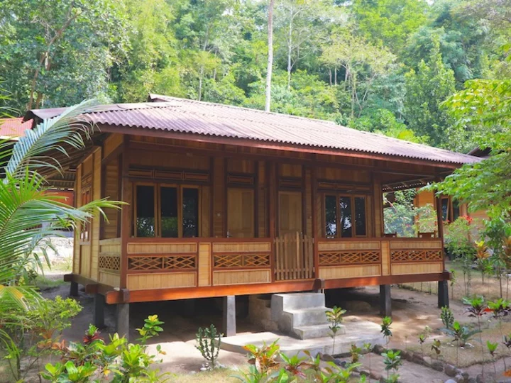 Sulawesi: Pulisan Jungle Beach Resort - Budget Bungalow Exterior View