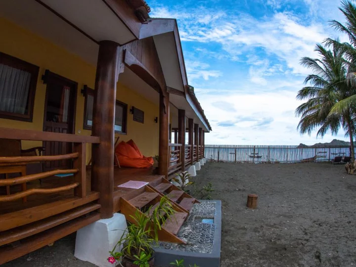 Tompotika Dive Lodge, Sulawesi: Deluxe bungalow with terrace and sea views