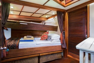 Triple bed cabin in sailing yacht Katharina