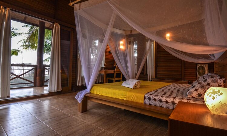 Tompotika Dive Lodge, Sulawesi: Standard Bungalow Interior View