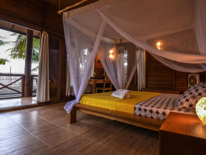 Tompotika Dive Lodge, Sulawesi: Standard Bungalow Interior View