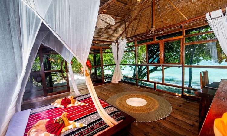 Raja Ampat Biodiversity Nature Resort: Deluxe Suite inside with Ocean View