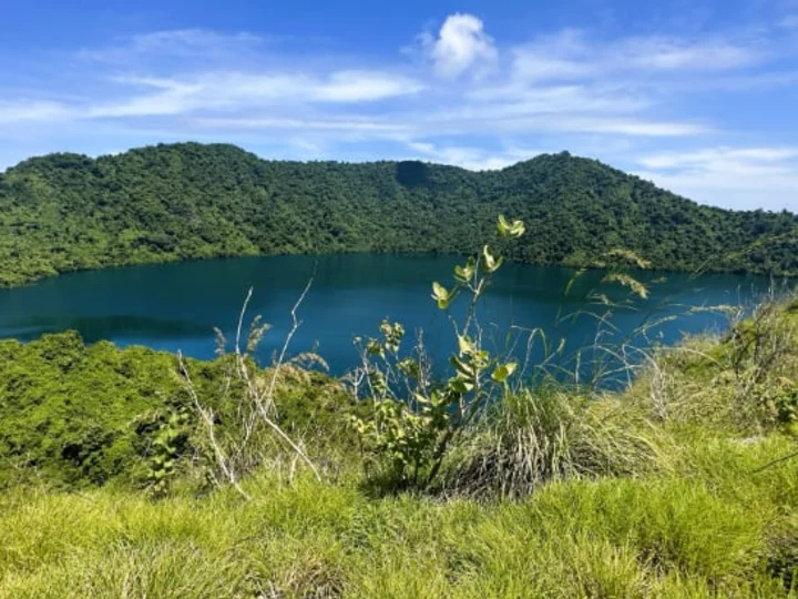 Segeltour in Ost-Indonesien: Sumbawa Insel Sadonta mit Salzsee