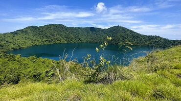 Sailing tour in East Indonesia: Sumbawa Island of Sadonta with salt lake