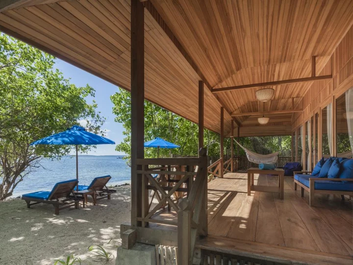 Double Bedroom Beach Villa mit Terrasse & Meerblick im Siladen Resort & Spa, Nord-Sulawesi 