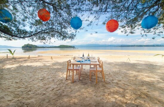 Saronde Island Resort, Sulawesi: Privatstrand-Dinner mit Inselausblick