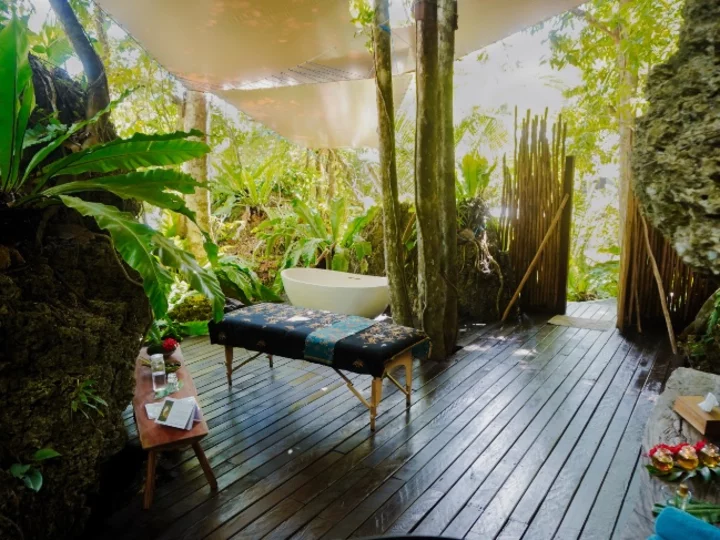Moro Ma'doto Spa, Morotai - Moluccas - Indonesia