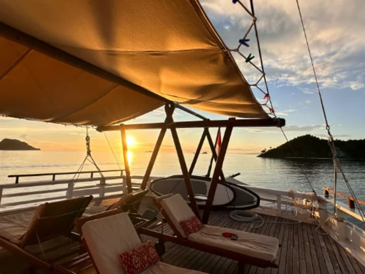Ausblick vom Segelboot in Indonesien östlich der Wallace Line