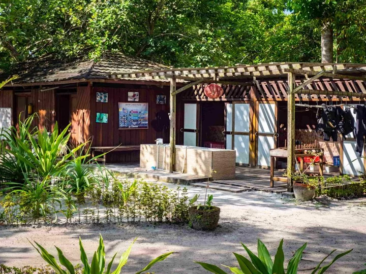 Raja Ampat Biodiversity Nature Resort: Dive Center