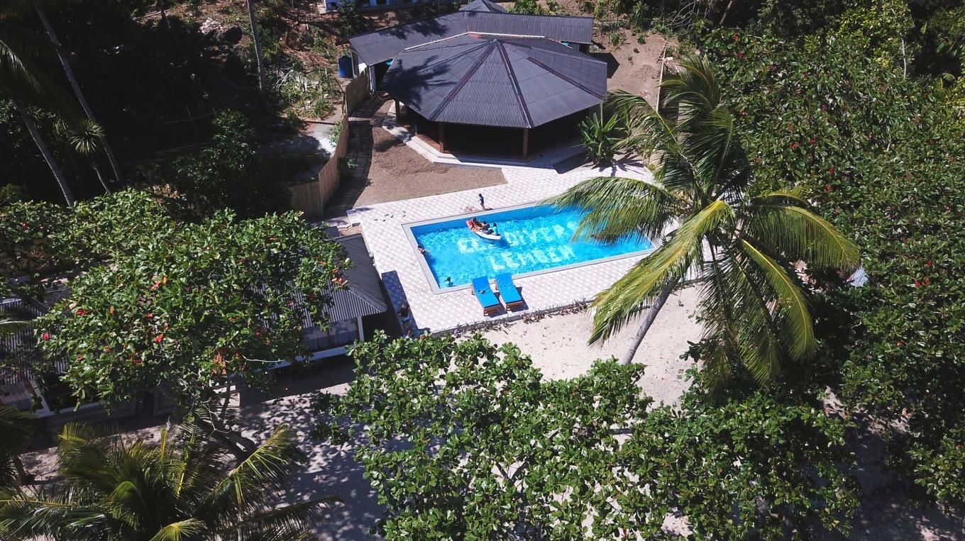 Sulawesi: White Sands Beach Resort Lembeh - Resort Pool & Restaurant