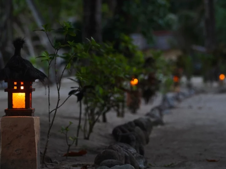 Pulisan Resort, North Sulawesi: Beach with lantern illumination