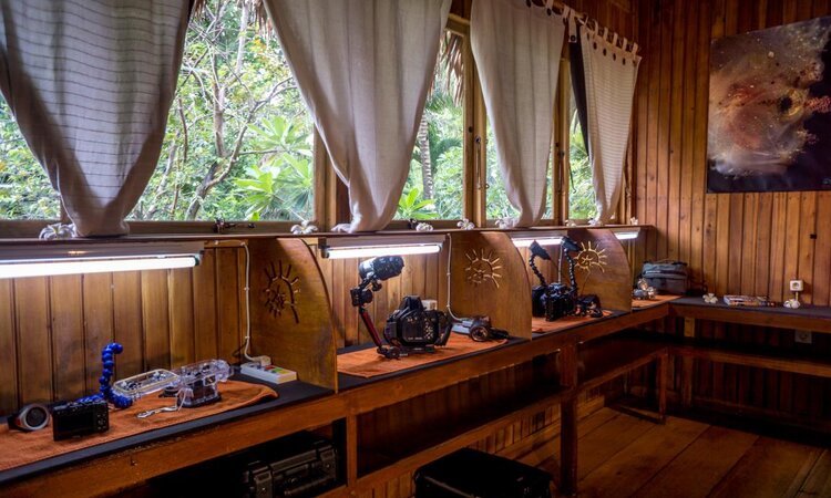 Sulawesi, Siladen Resort & Spa Diving Center Kameraraum