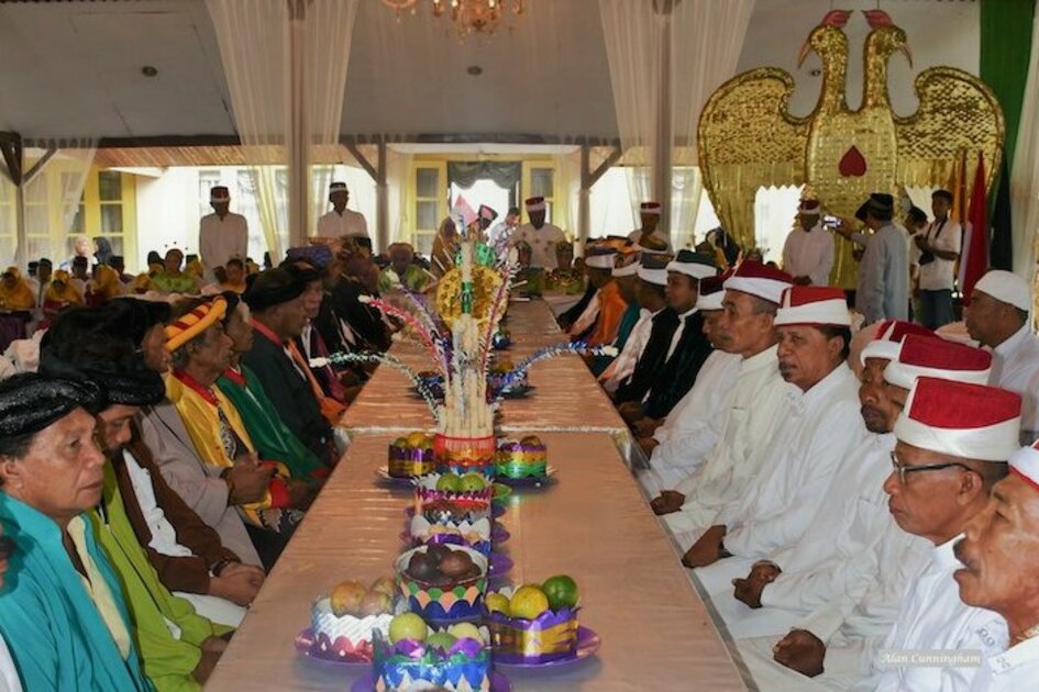 Molukken Gewürzinsel Ternate: Spirituelles Ritual im Sultanspalast