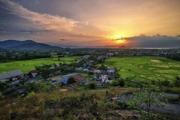 Sonnenuntergang im Osten Sumbawas, Kleine Sunda Inseln in Indonesien