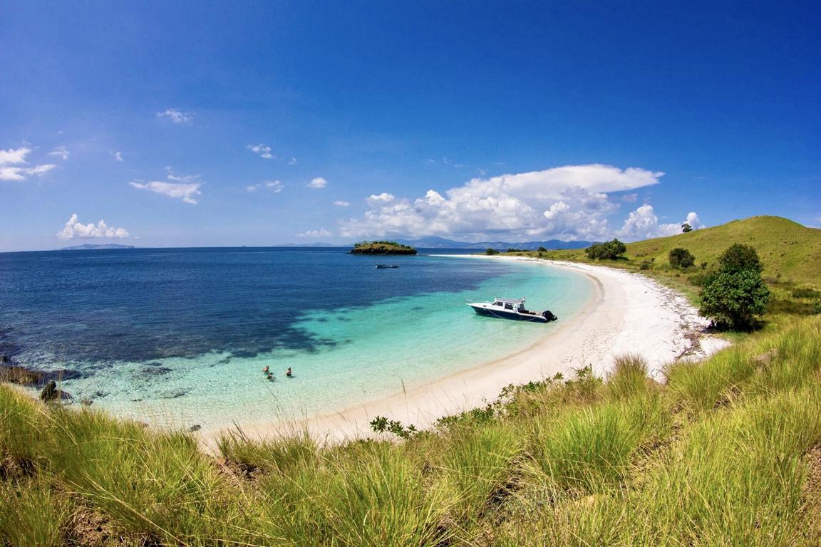  Kalimaya Dive Resort, East Sumbawa, Komodo National Park: Bay near Resort