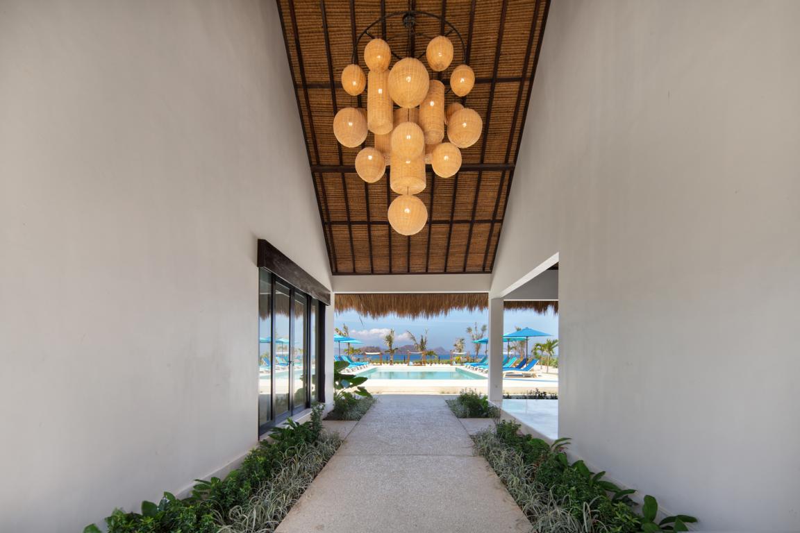 Mocean Dive Resort, Indonesia: View of pool and sea