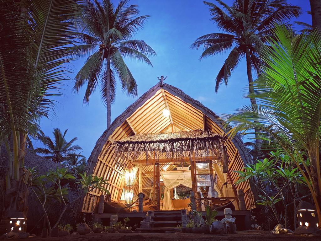 Beach Cottage Außenansicht: Coconut Garden Beach Resort, Insel Flores
