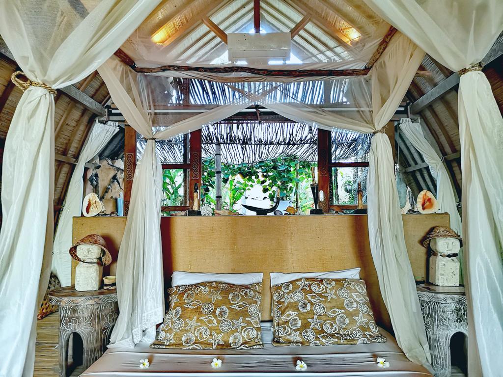 Coconut Garden Beach Resort, Insel Flores: Beach Cottage Innenansicht