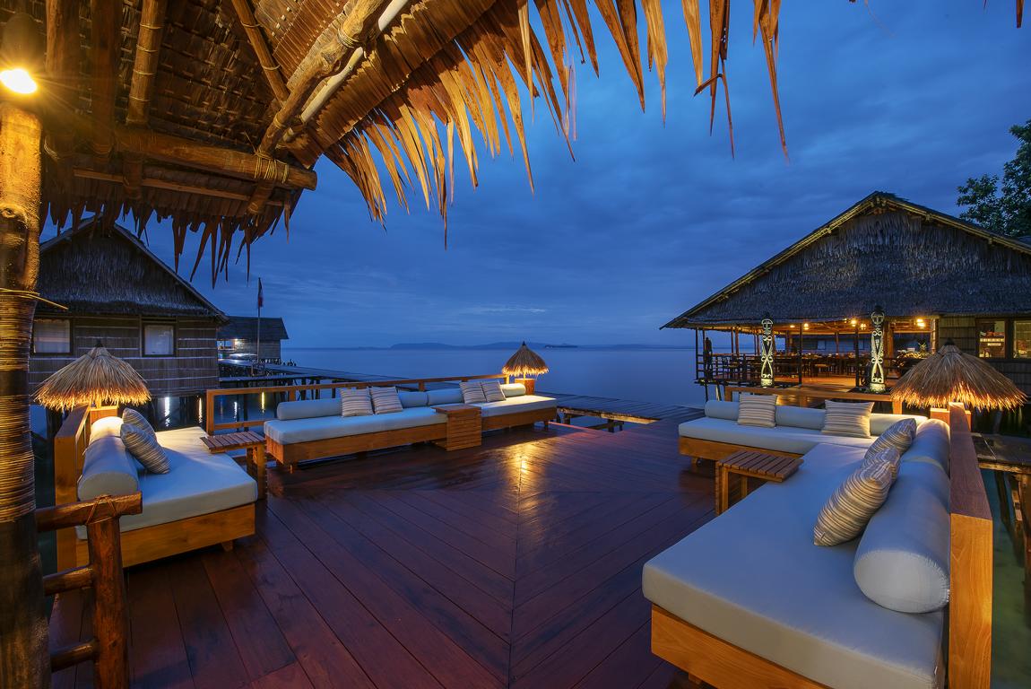 Raja Ampat, Papua Paradise Eco Resort: Sundeck at dawn