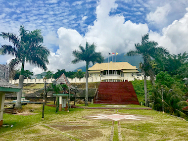Molukken, Gewürzinsel Ternate: Sultanspalast