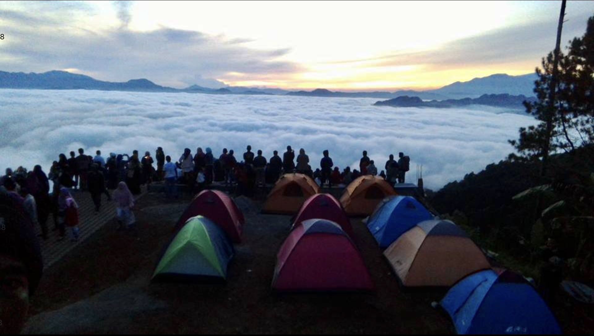 Sulawesi Toraja: Sonnenaufgang über wolkenverhangenen Tal