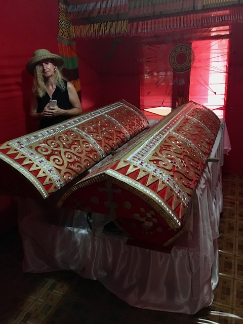 Sulawesi Torajaland: Two 'sleeping' persons in coffins