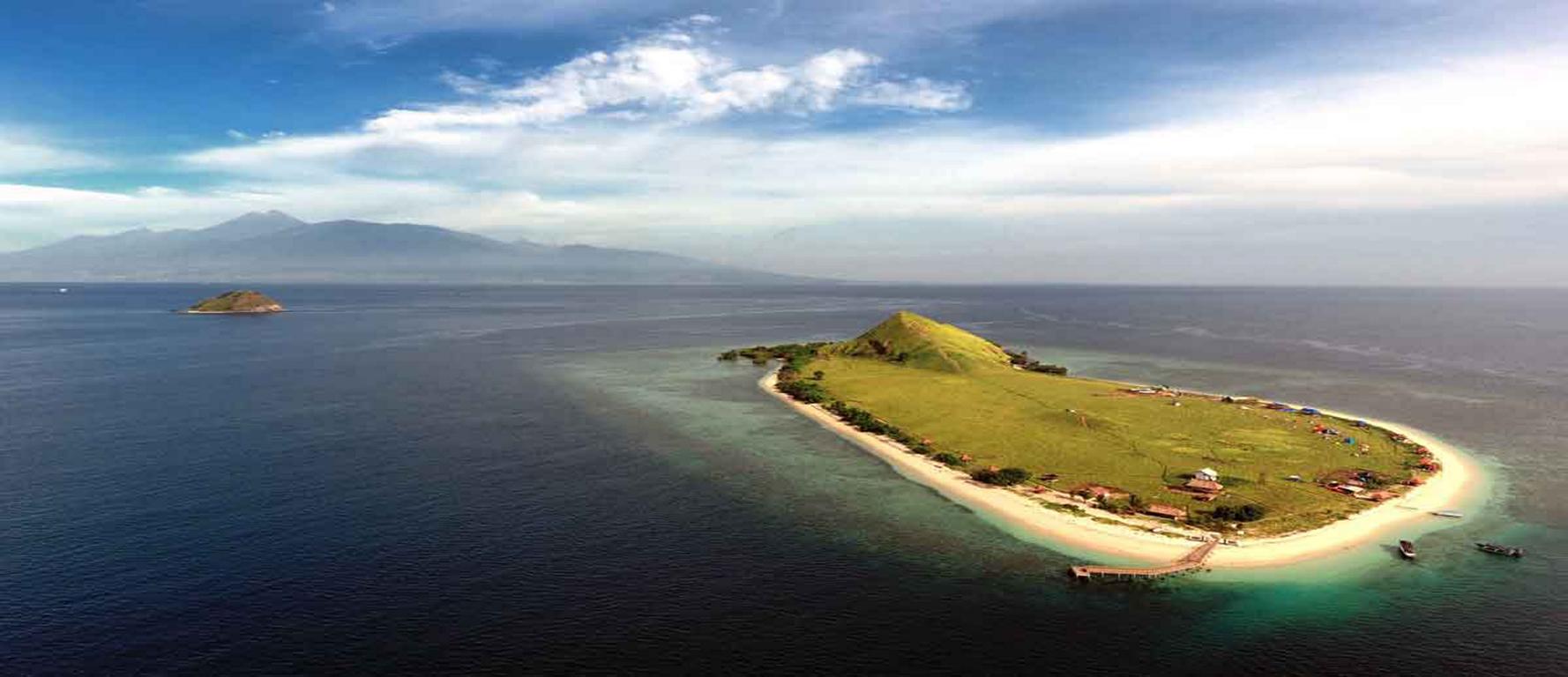 Indonesia, Lesser Sunda Island Sumbawa: View of Kenawa Island
