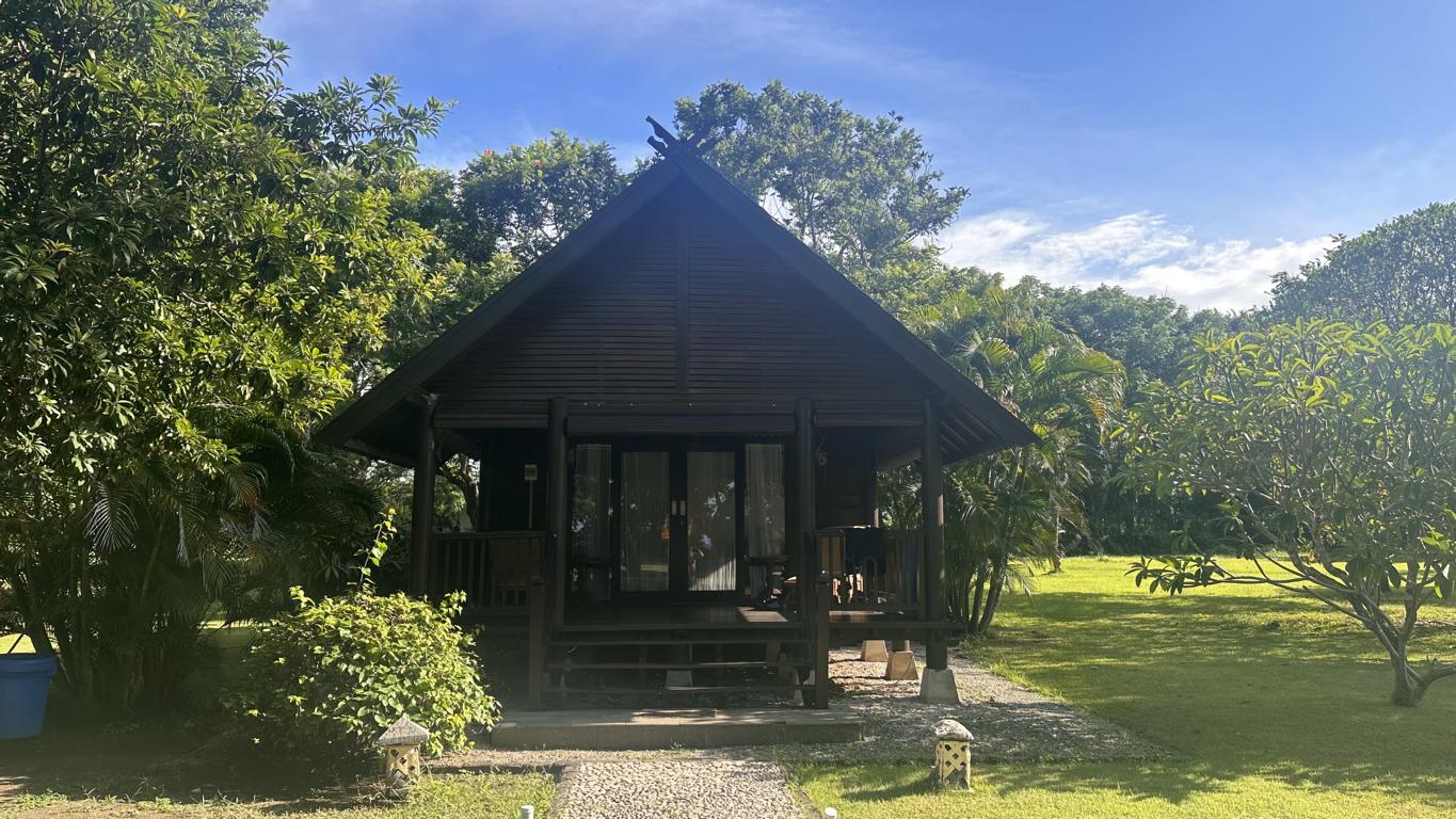 Semawa Seaside Cottage, Insel Sumbawa: Bungalow in Park
